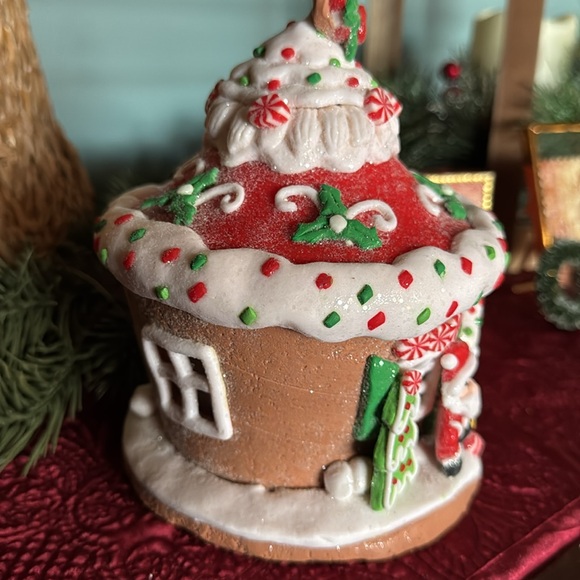 Valerie Par Hill Gingerbread Houses - Picture 4 of 5